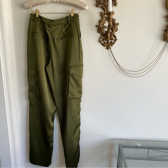 GOOD AMERICAN GREEN SATIN CARGO PANTS - Picture 10 of 14